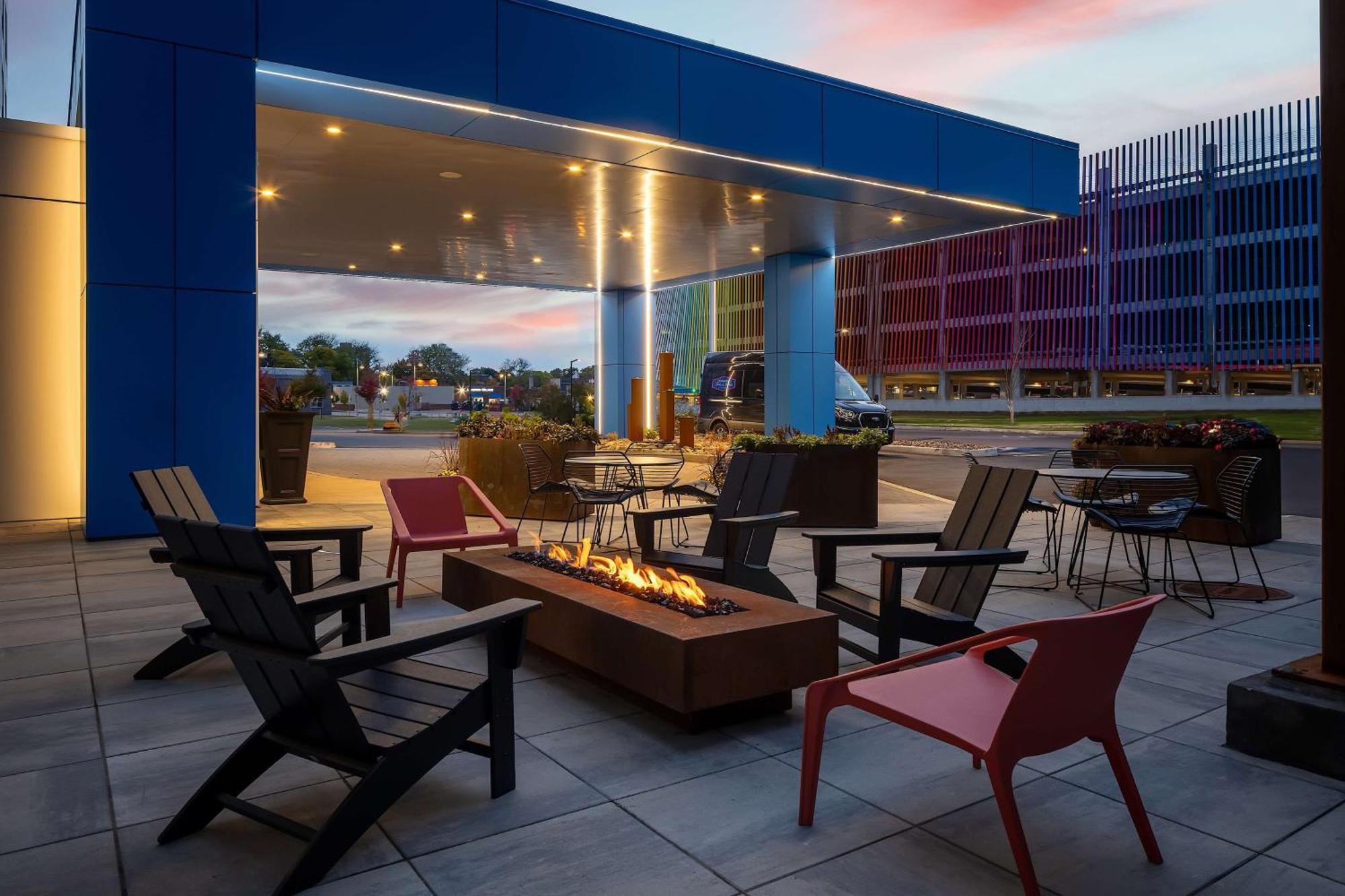 Hampton Inn & Suites Rochester Downtown Exterior photo