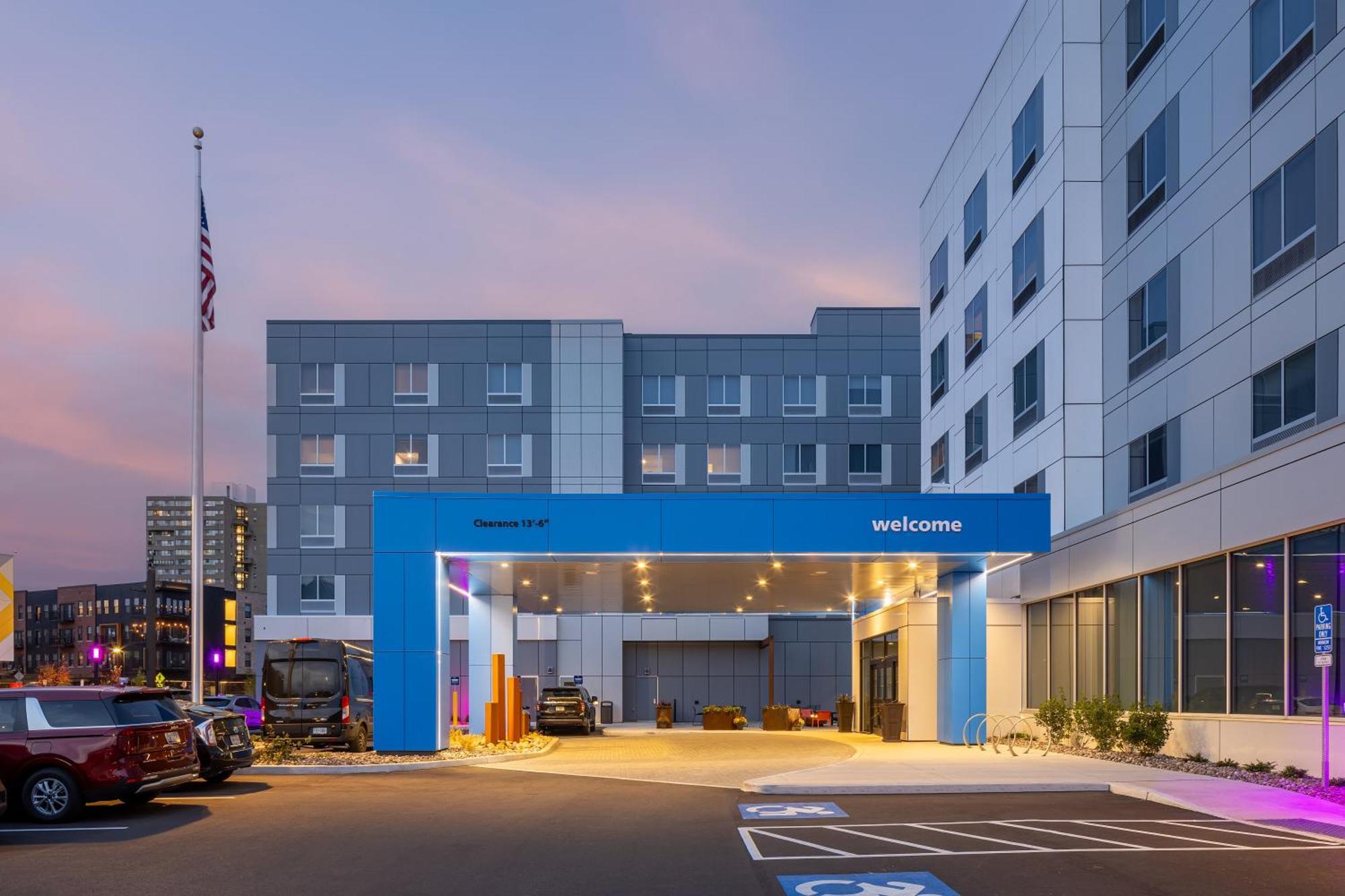 Hampton Inn & Suites Rochester Downtown Exterior photo